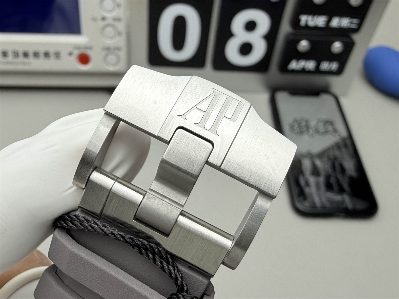 AP 15720 Replica – Royal Oak Offshore 42mm Stainless Steel Watch