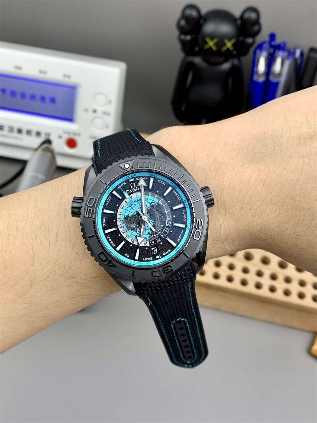 Omega Seamaster Worldtimer Replica – VS Factory Black Ceramic GMT 45.5mm