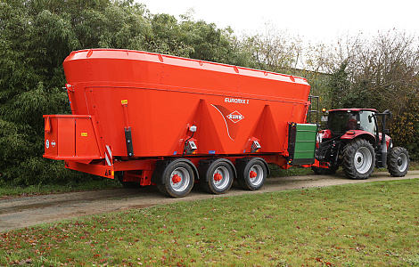 Змішувач-кормороздавач