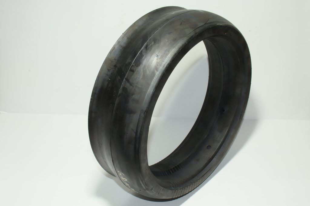 Бандаж з вулканизованої незатверділої гуми, до прикатуючего колеса сівалки