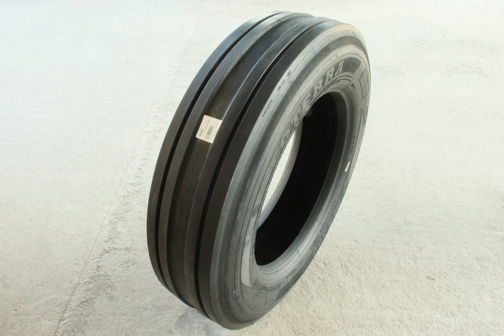 Шина пневматична, нова, з вулканизованої гуми, типорозмір 255-70R22.5